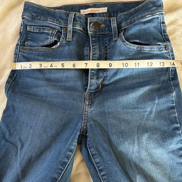 Levi's High Rise Skinny Jeans - Picture 10 of 12